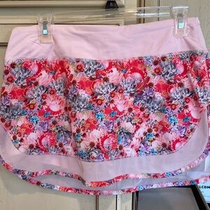 Lululemon HOTTY HOT Running Skirt/Skort. SIZE 6 LIKE NEW Pink Floral mesh